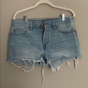 Vintage Levi’s cutoff lightwash distressed shorts